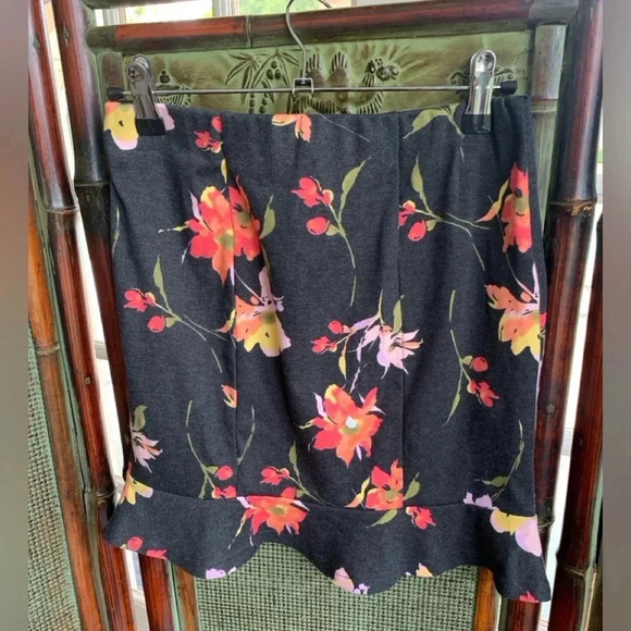 SO JUNIORS ELASTIC WAIST RUFFLE FLOUNCE BLACK FLORAL PRINT MINI SKIRT SIZE SMALL - Picture 4 of 6